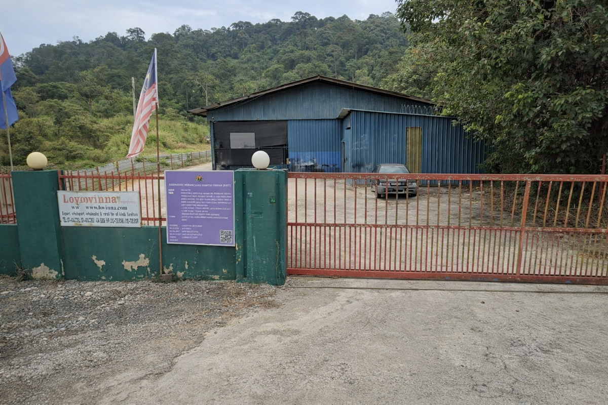 Lovinna warehouse in Batu Pahat Johor with ready stock office furniture storage